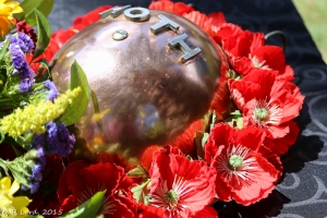The MOTHs wreath consists of a tin hat surrounded by red poppies